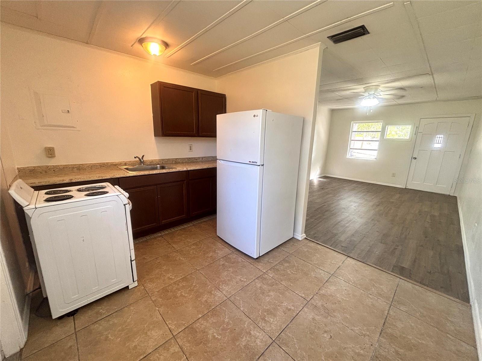 Image 4 of 10 For 842 Lake Avenue