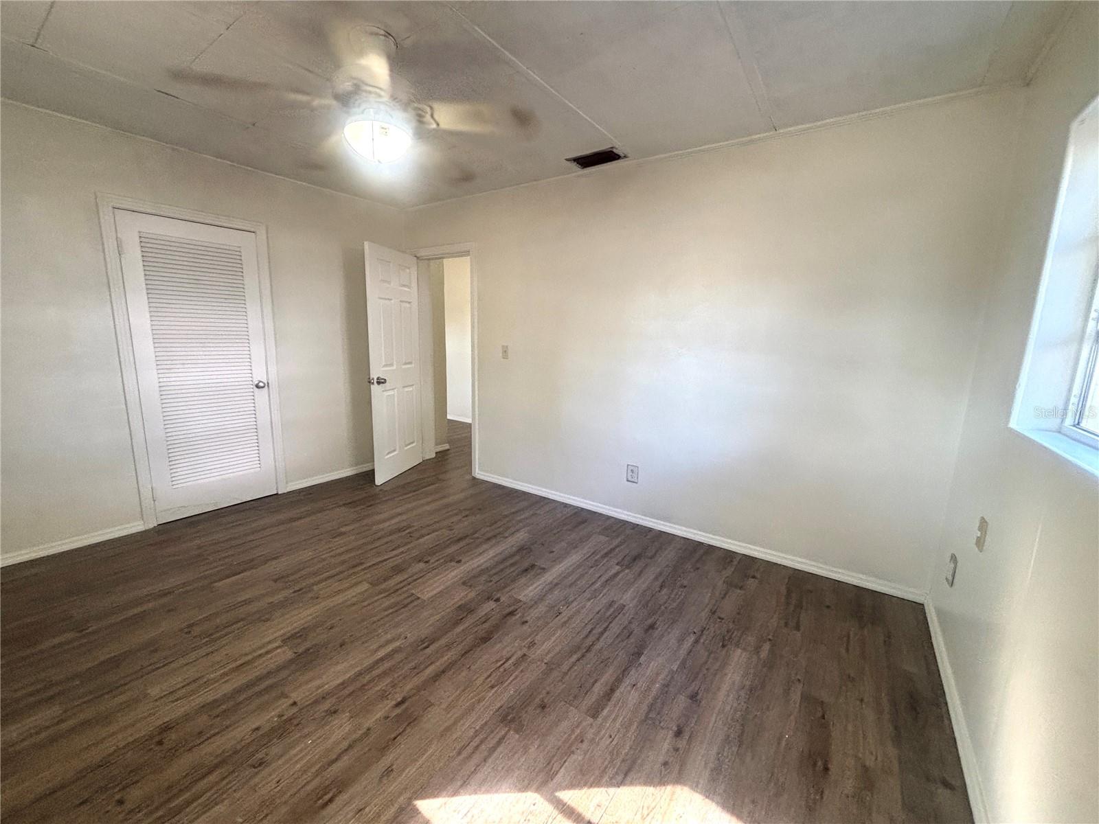 Image 7 of 10 For 842 Lake Avenue