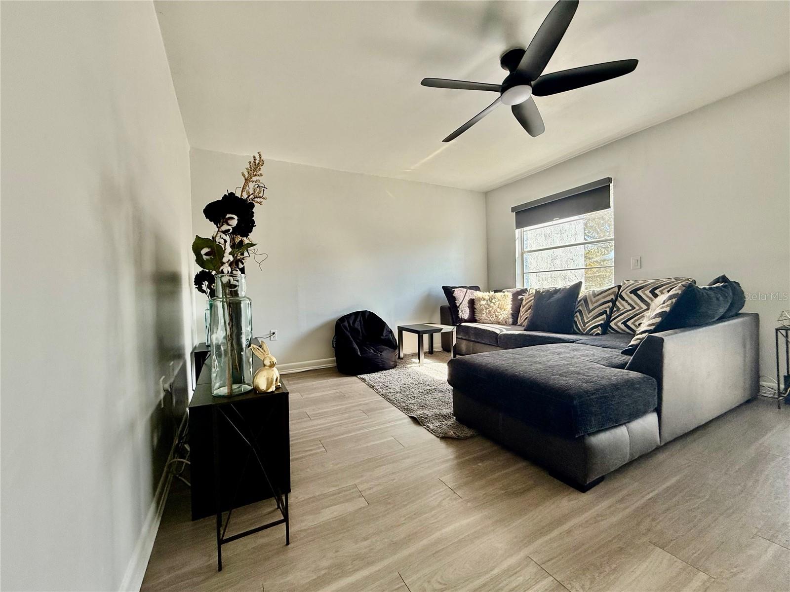 Image 2 of 23 For 2507 Alafaya Trail 12