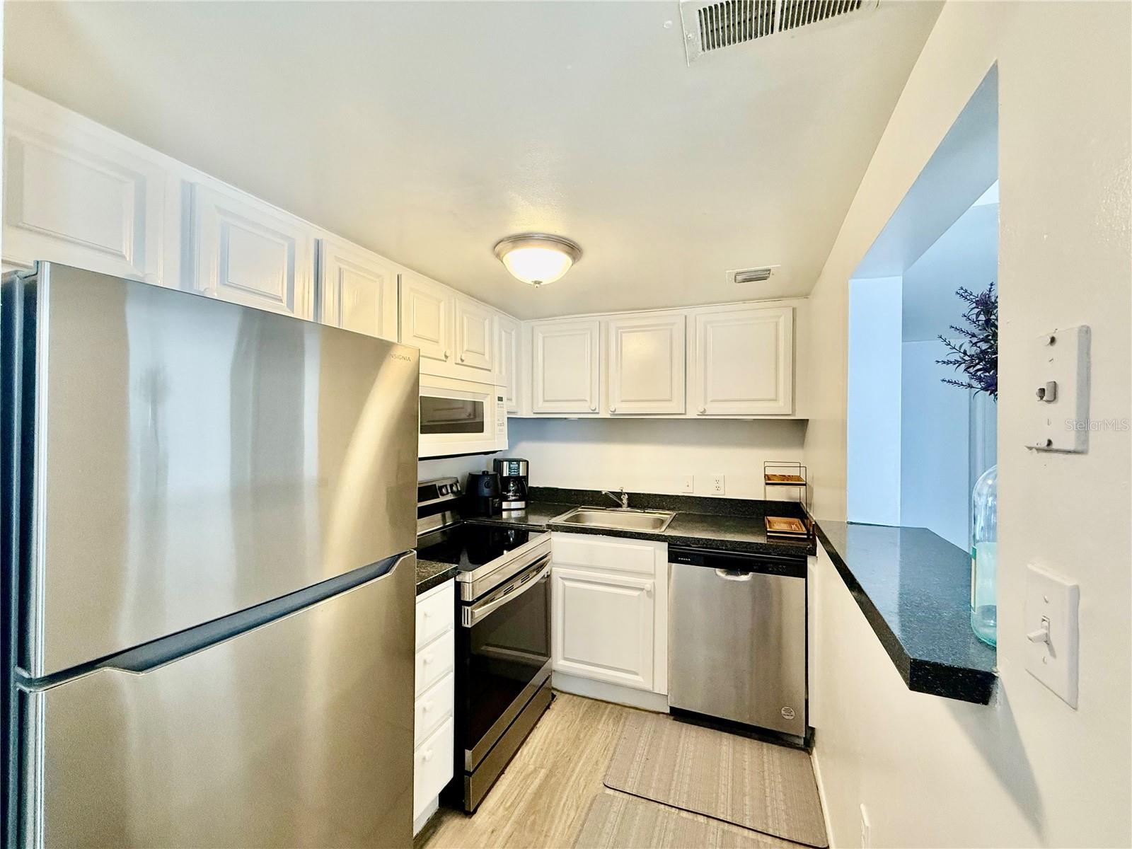 Image 9 of 23 For 2507 Alafaya Trail 12