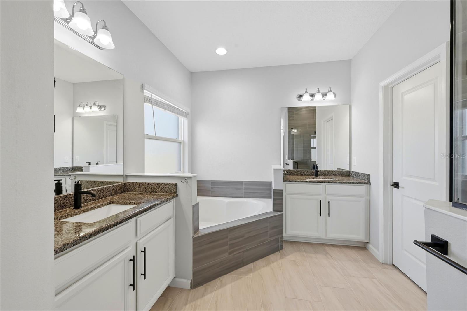 Image 23 of 42 For 575 Avila Place