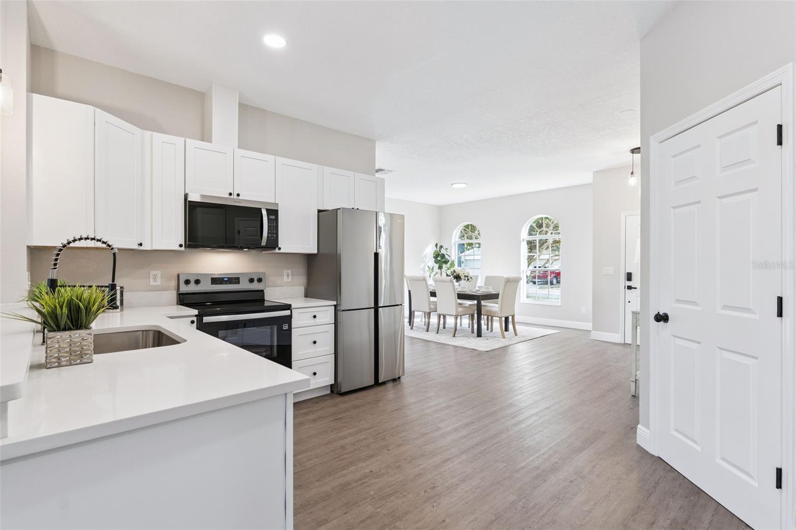 Image 17 of 47 For 1209 Cathcart Circle