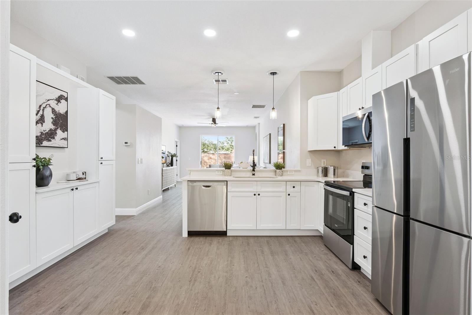 Image 18 of 47 For 1209 Cathcart Circle