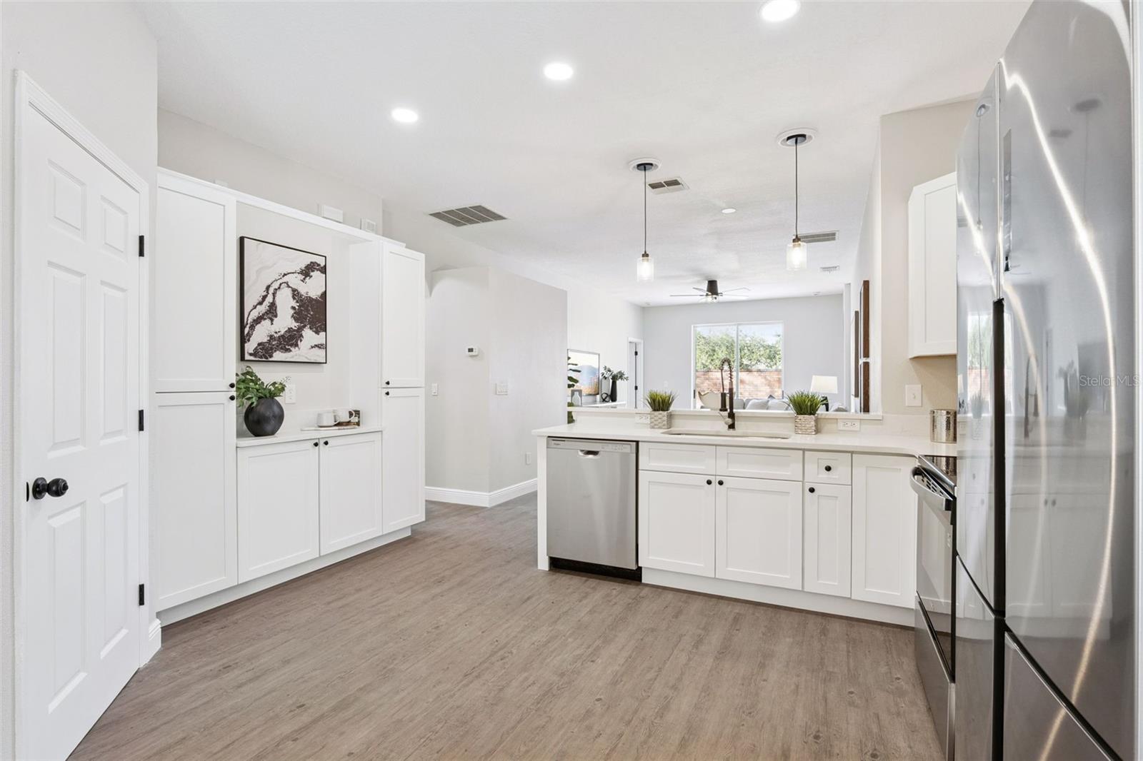 Image 19 of 47 For 1209 Cathcart Circle