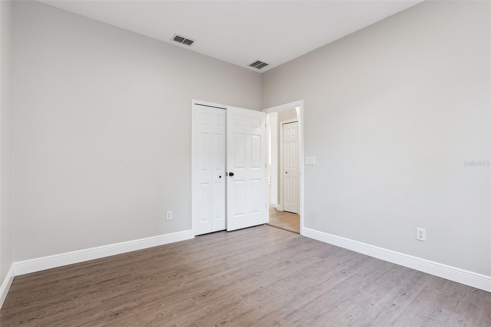 Image 26 of 47 For 1209 Cathcart Circle