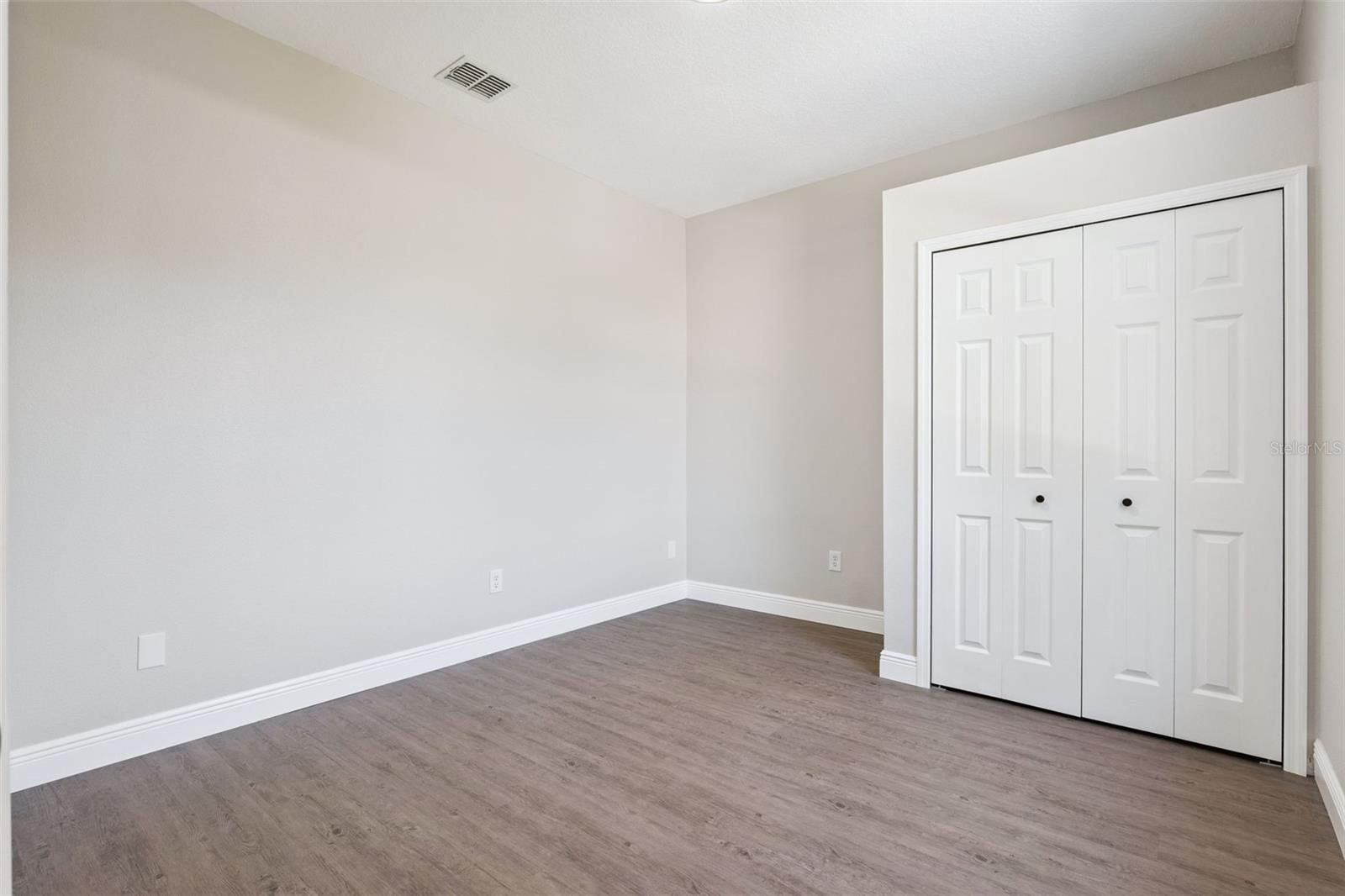 Image 27 of 47 For 1209 Cathcart Circle