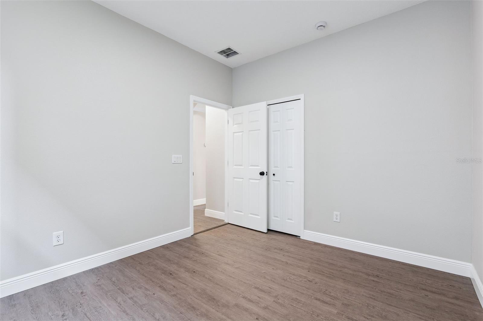 Image 29 of 47 For 1209 Cathcart Circle