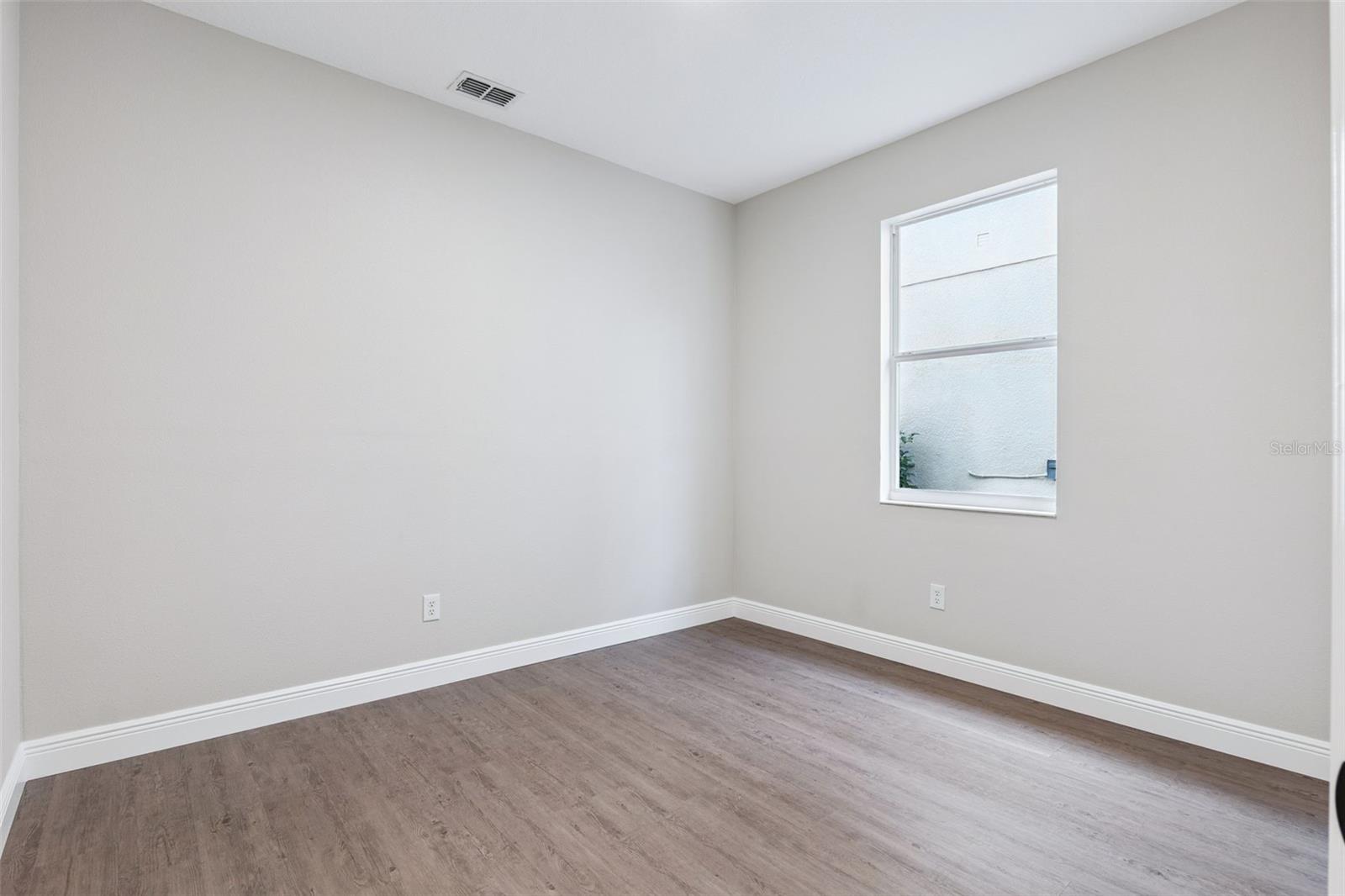 Image 31 of 47 For 1209 Cathcart Circle