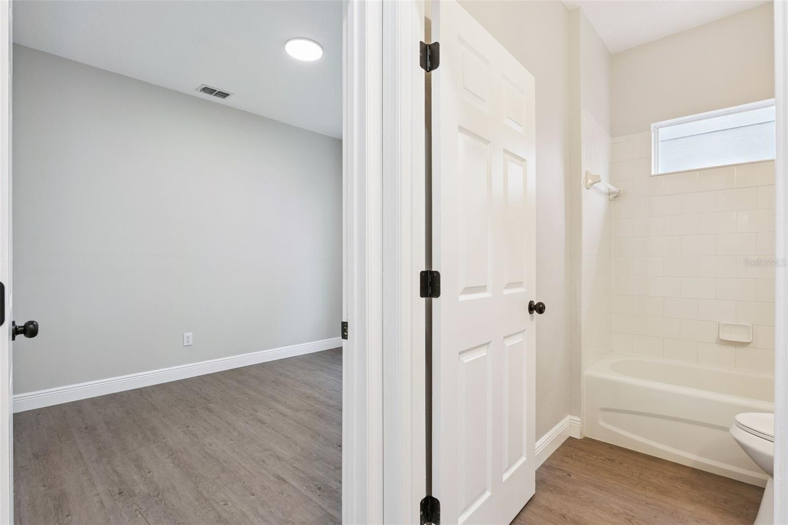 Image 32 of 47 For 1209 Cathcart Circle