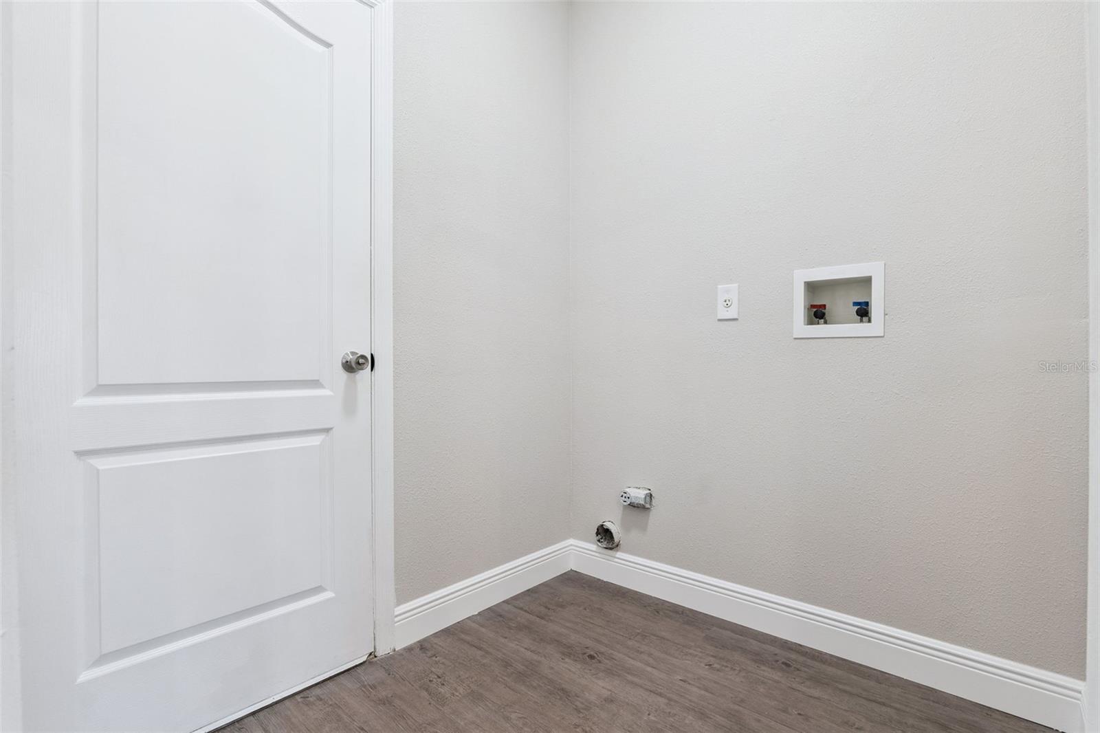 Image 37 of 47 For 1209 Cathcart Circle