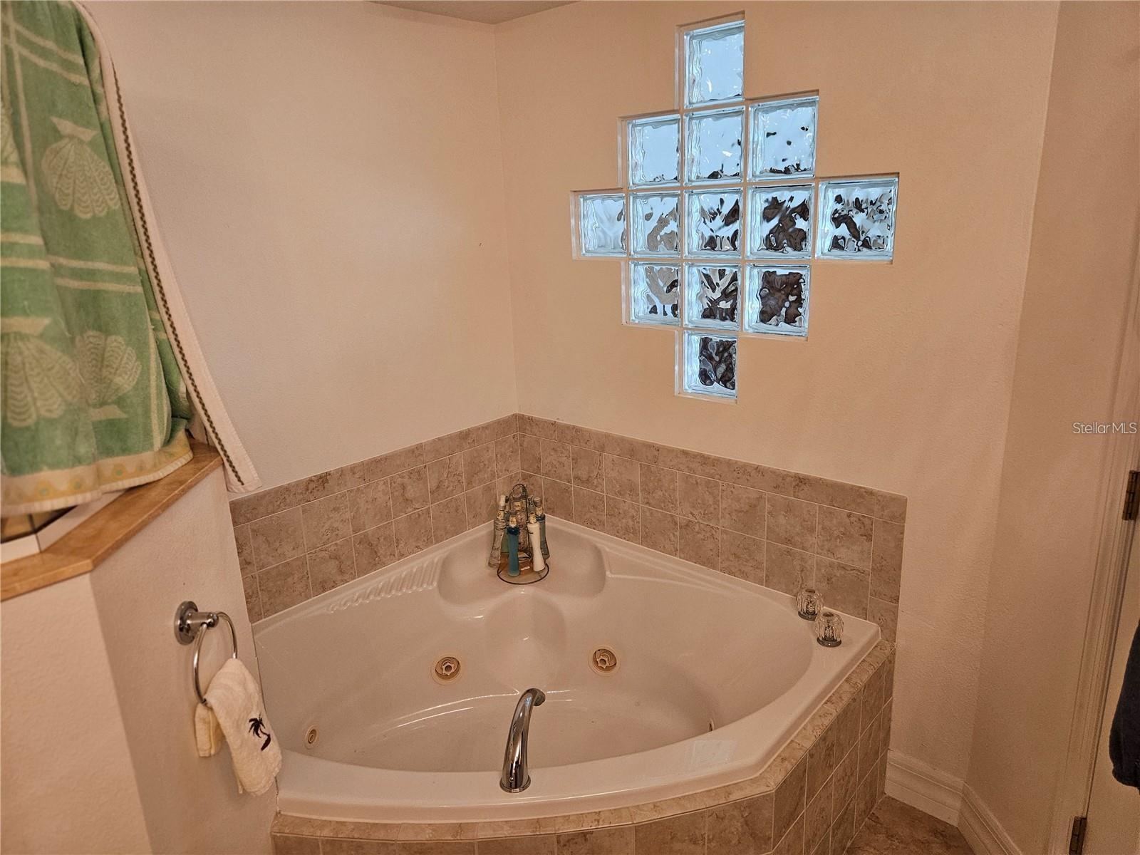 Image 24 of 48 For 5300 Atlantic Avenue 14-207