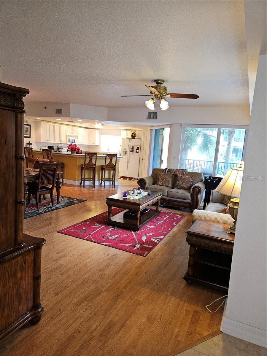 Image 9 of 48 For 5300 Atlantic Avenue 14-207