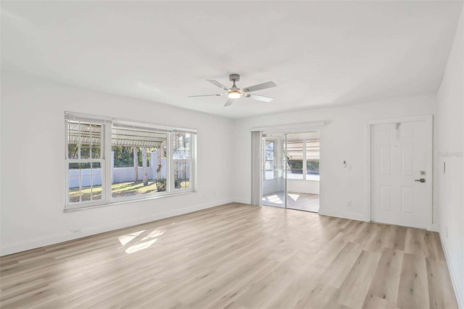 Image 3 of 32 For 11147 Acme Drive D