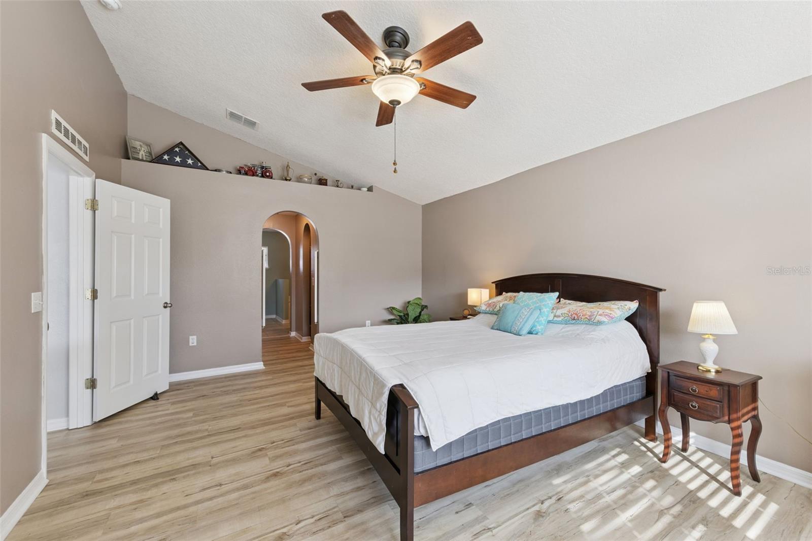 Image 16 of 31 For 1819 Sunset Ridge Drive