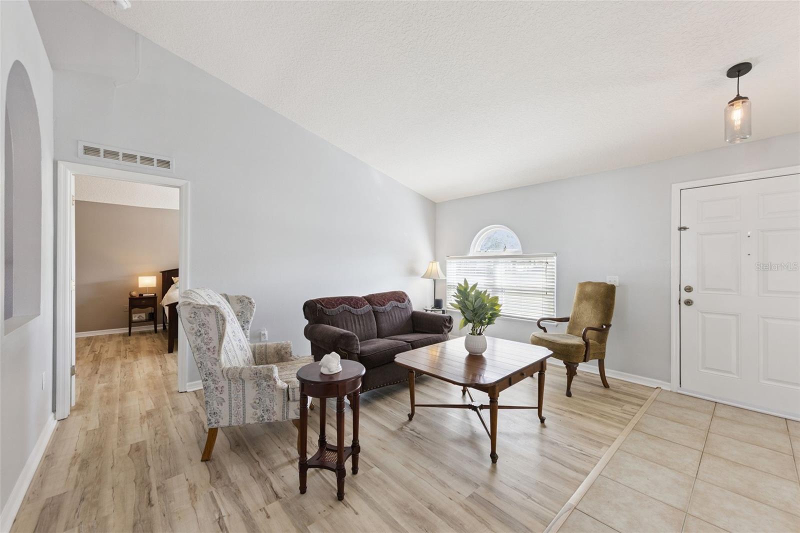 Image 6 of 31 For 1819 Sunset Ridge Drive