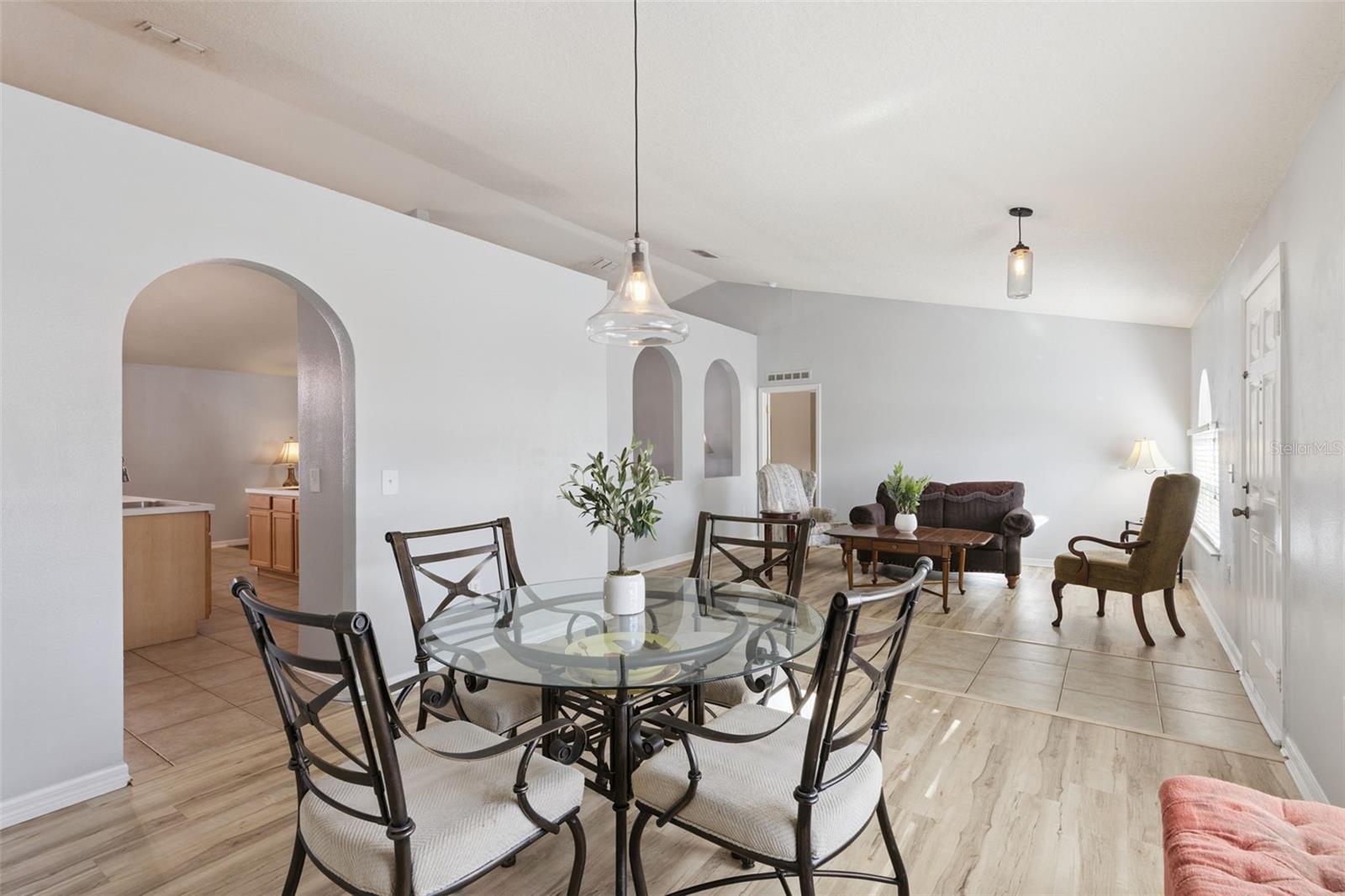 Image 7 of 31 For 1819 Sunset Ridge Drive