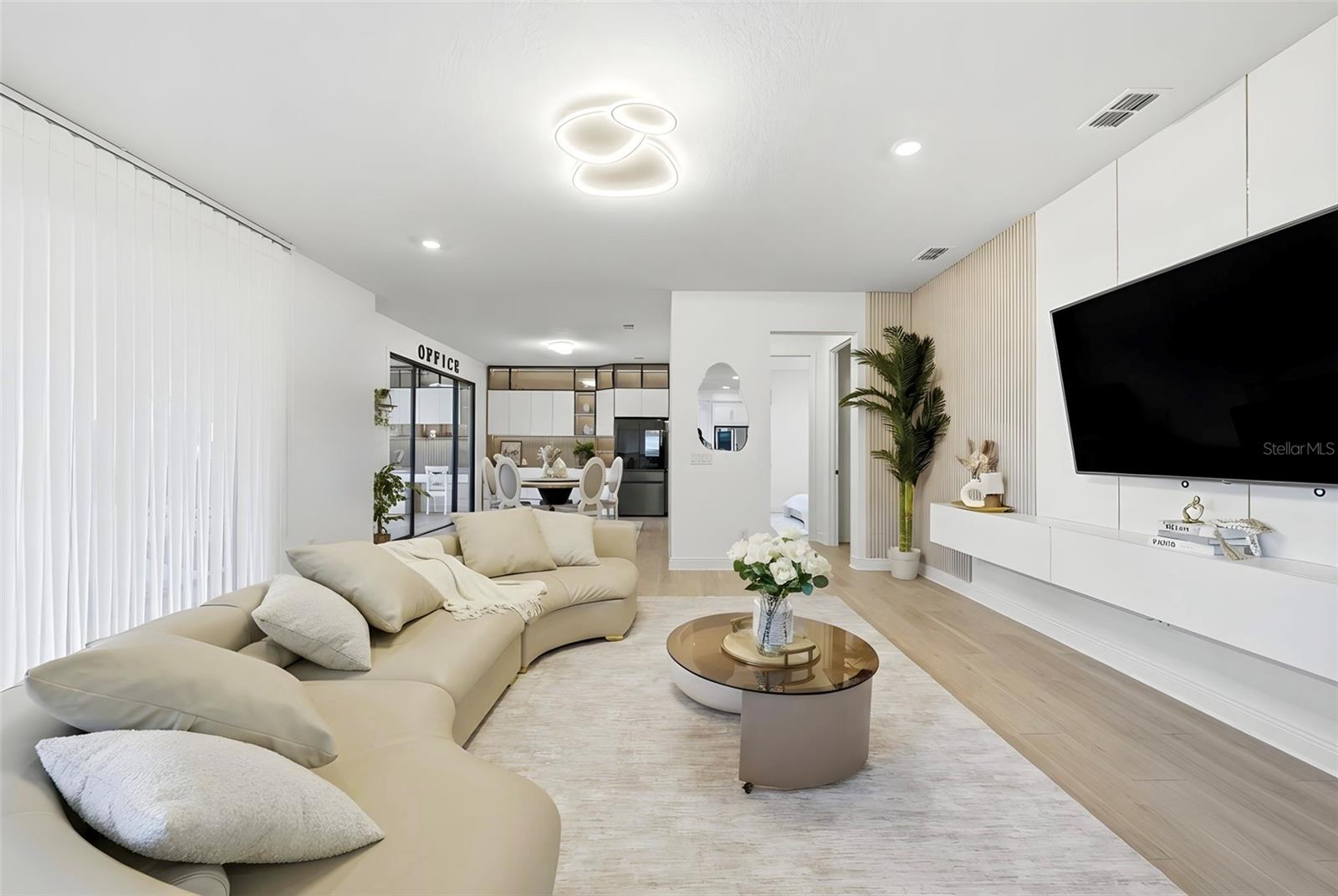 Image 13 of 72 For 19065 Planetree St