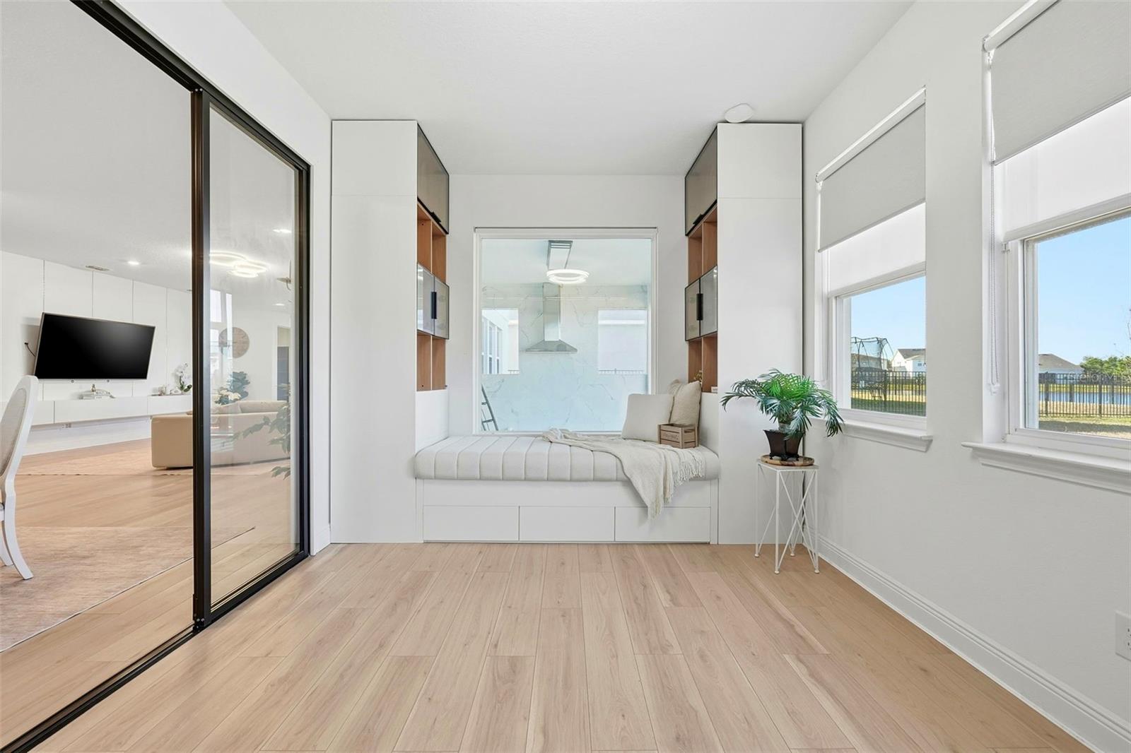 Image 18 of 72 For 19065 Planetree St