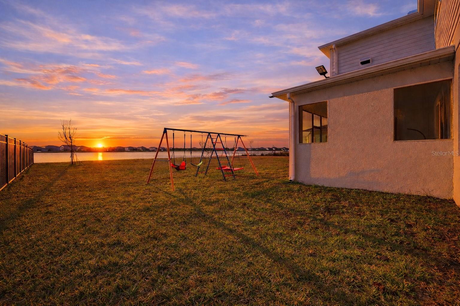 Image 2 of 72 For 19065 Planetree St