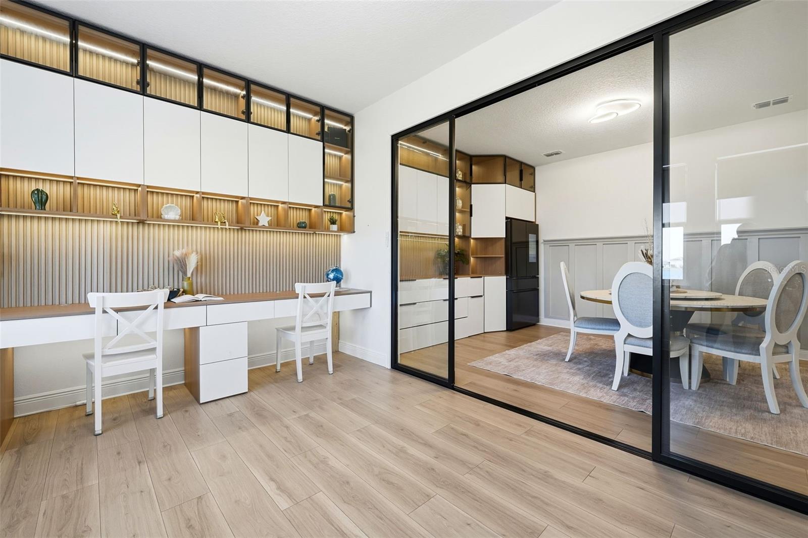 Image 21 of 72 For 19065 Planetree St