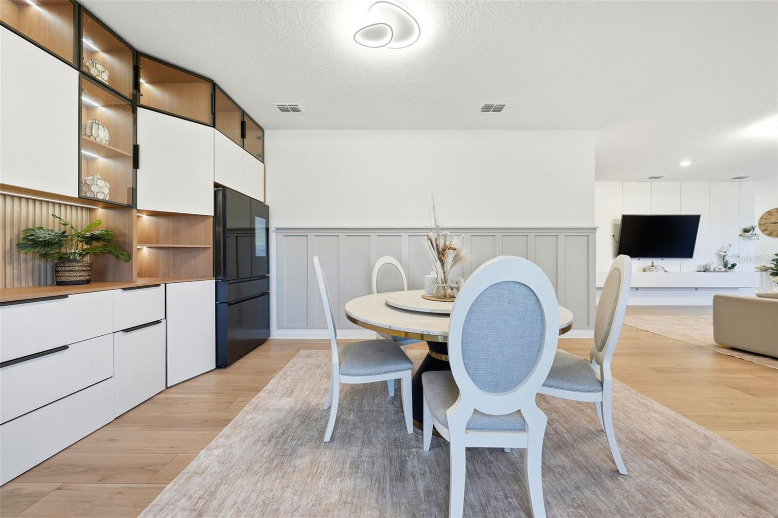 Image 22 of 72 For 19065 Planetree St