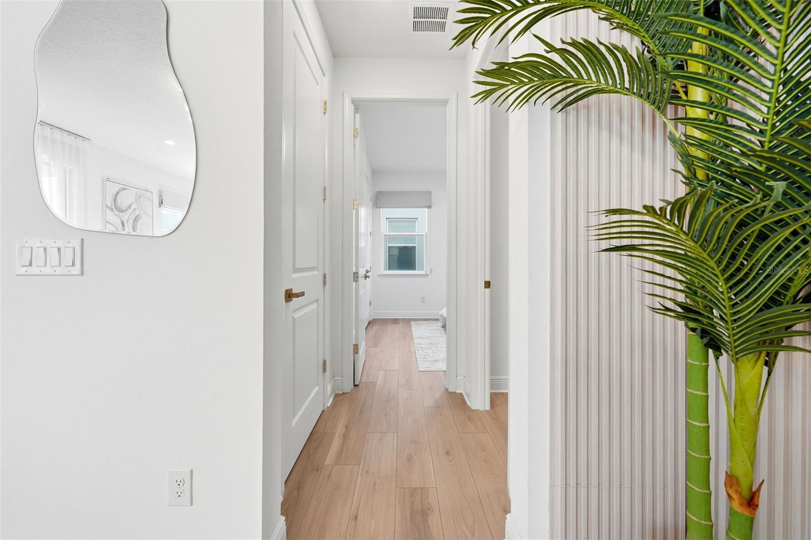 Image 23 of 72 For 19065 Planetree St