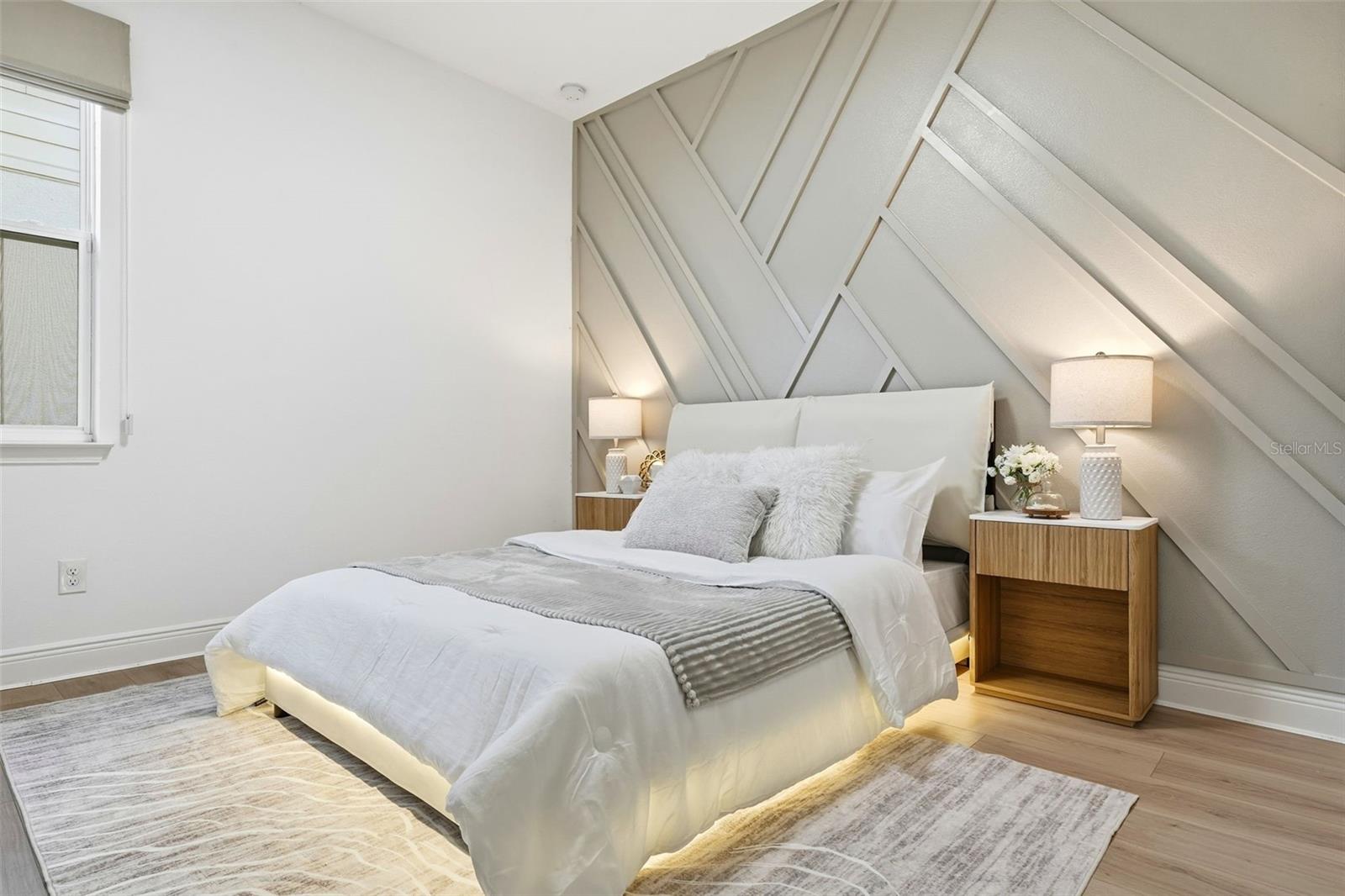 Image 24 of 72 For 19065 Planetree St