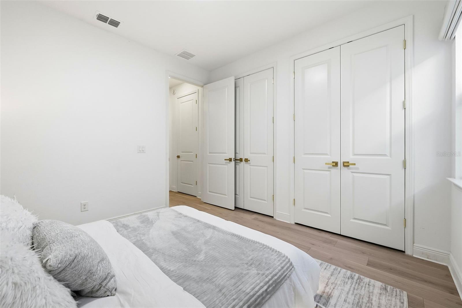 Image 25 of 72 For 19065 Planetree St