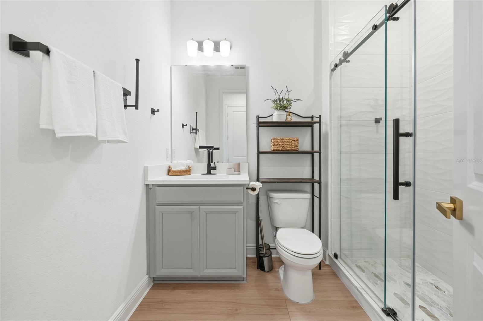 Image 26 of 72 For 19065 Planetree St