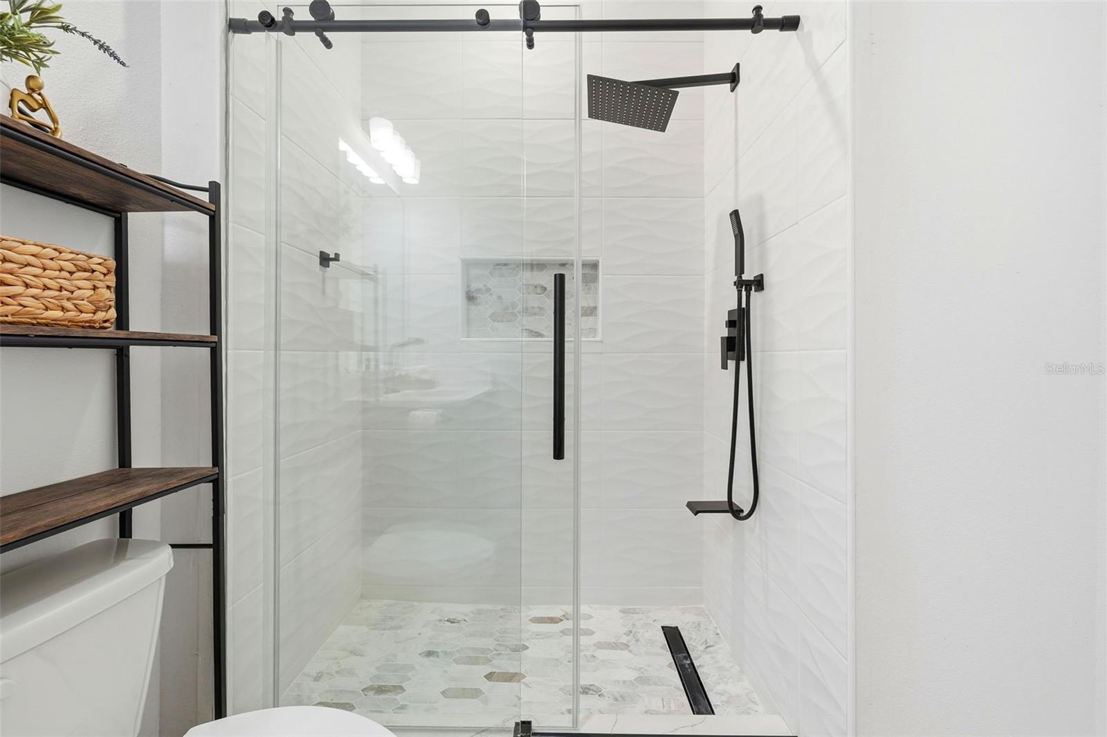 Image 27 of 72 For 19065 Planetree St