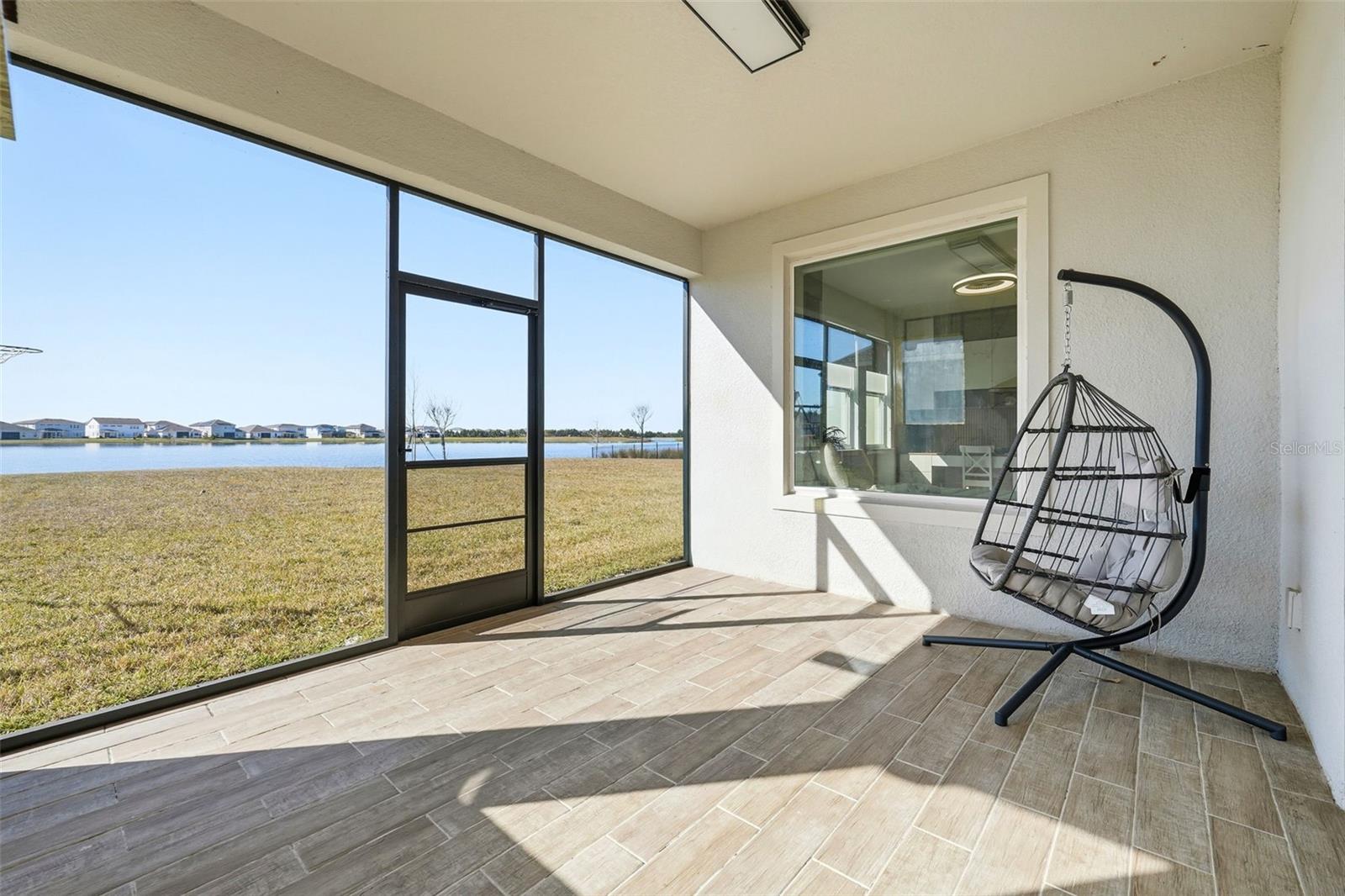 Image 29 of 72 For 19065 Planetree St