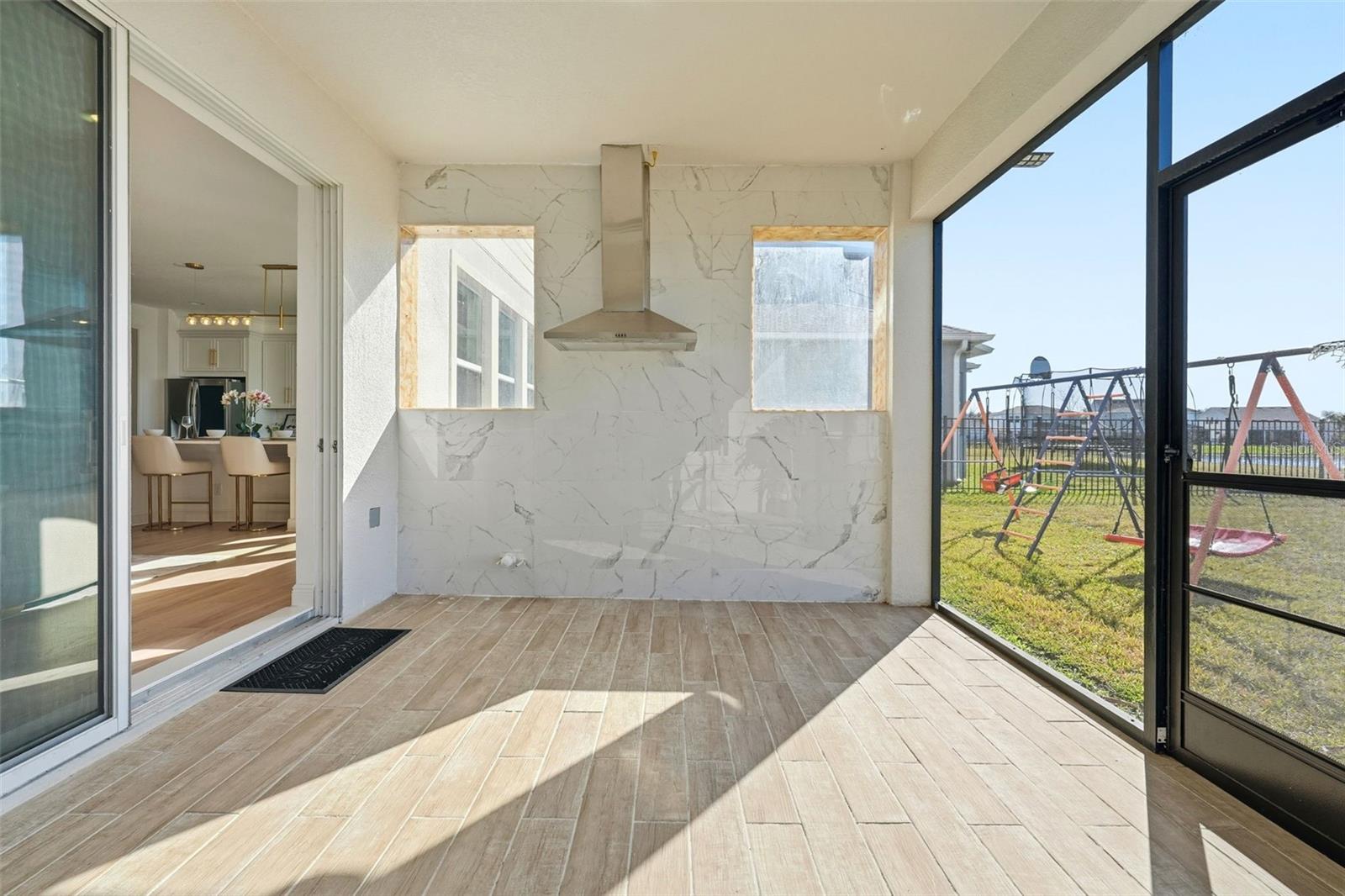 Image 30 of 72 For 19065 Planetree St