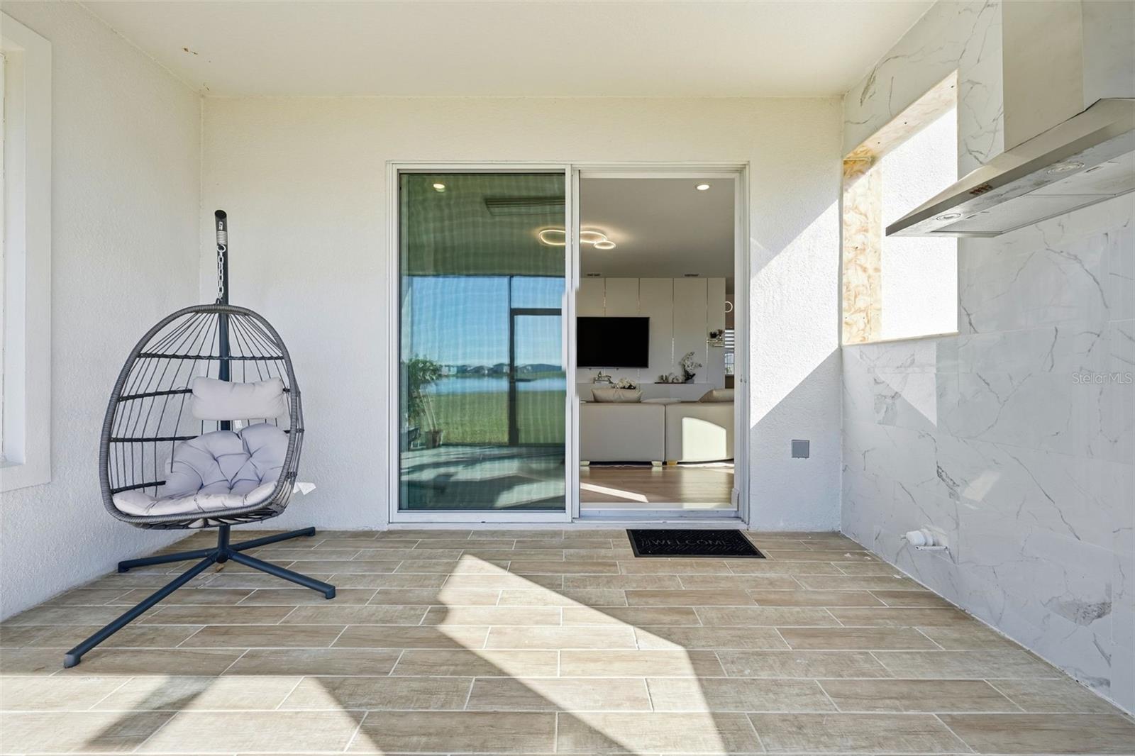 Image 31 of 72 For 19065 Planetree St