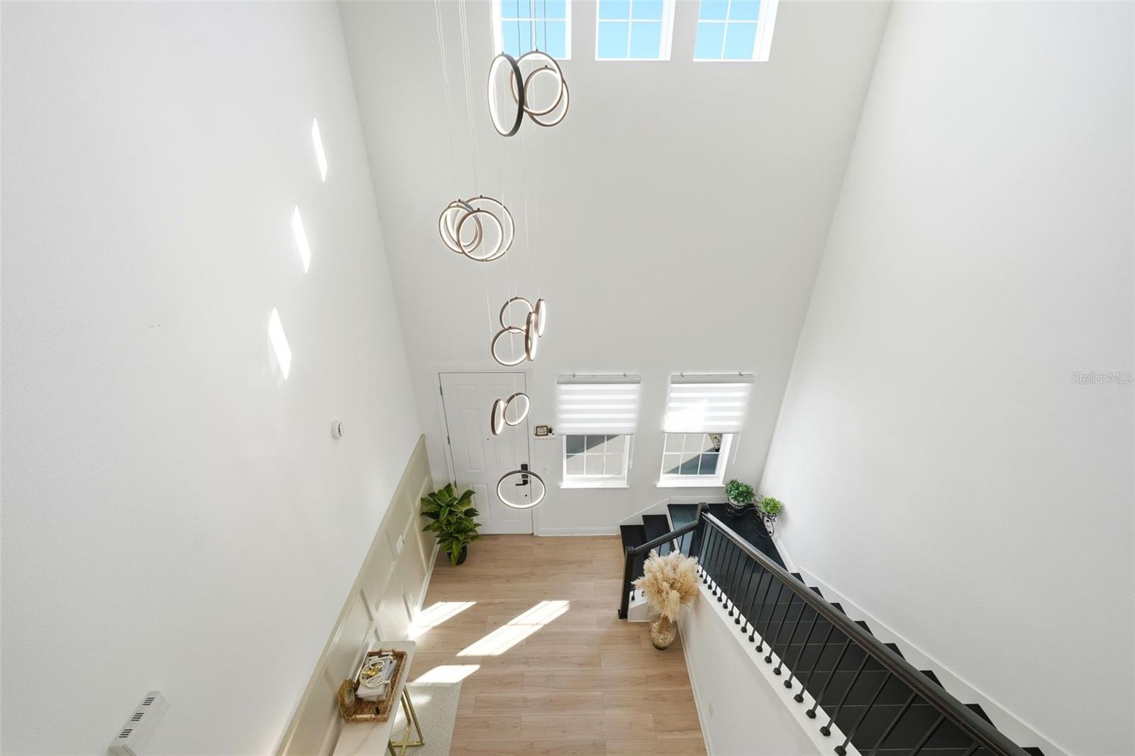 Image 36 of 72 For 19065 Planetree St