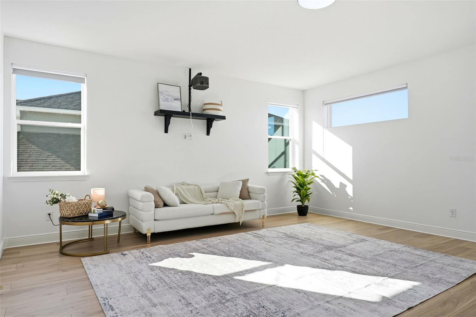 Image 38 of 72 For 19065 Planetree St