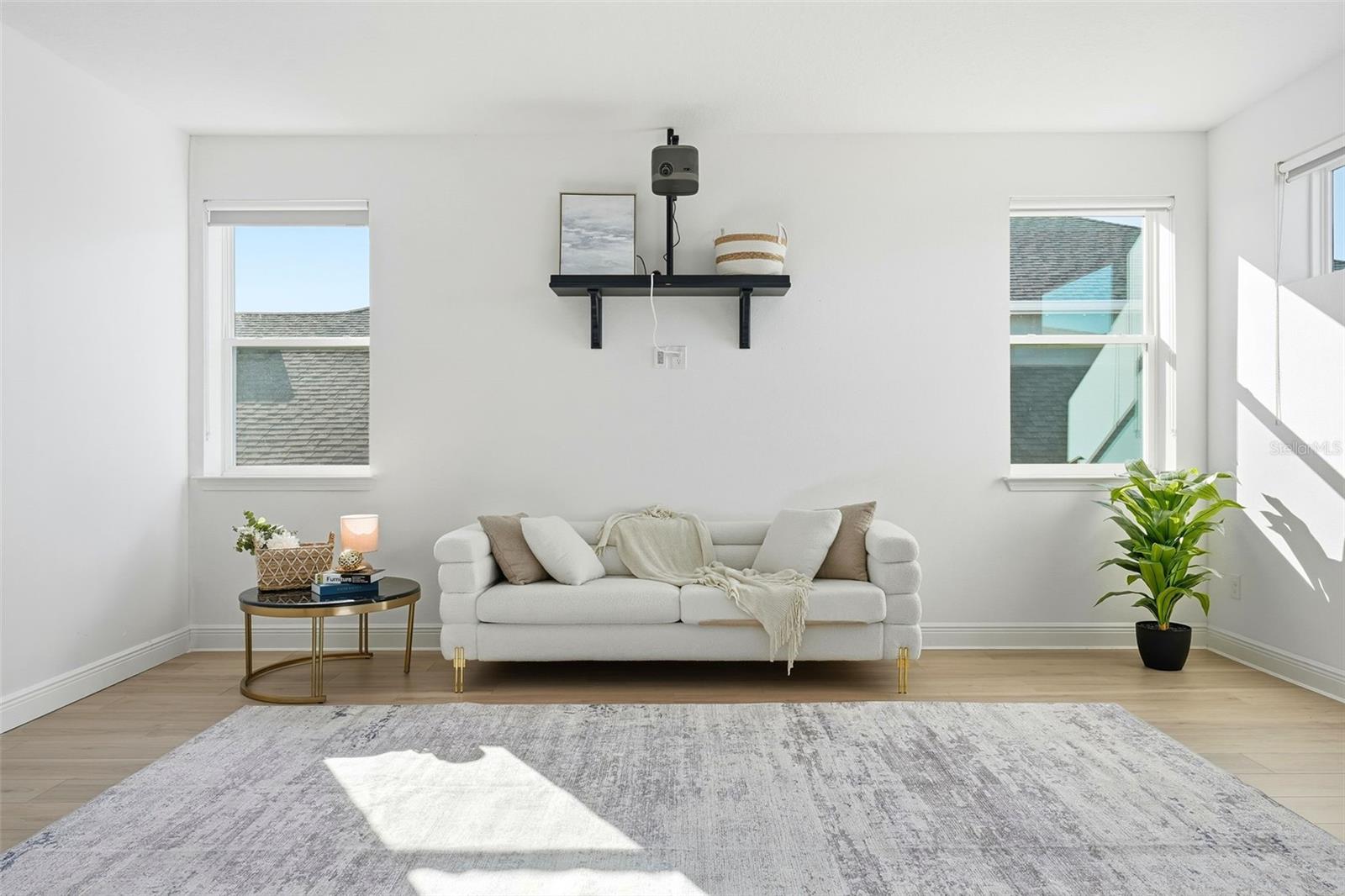 Image 39 of 72 For 19065 Planetree St