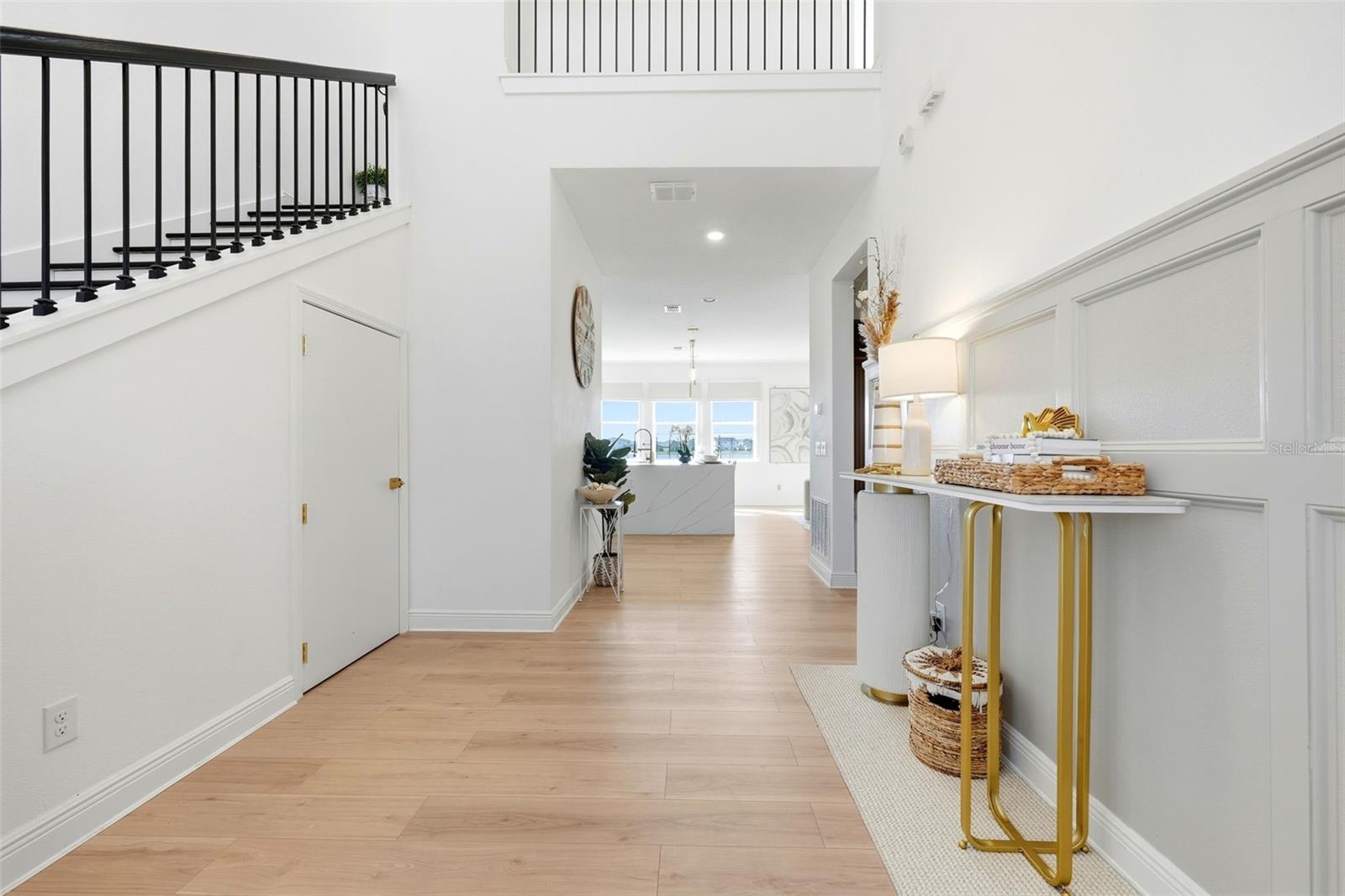 Image 4 of 72 For 19065 Planetree St