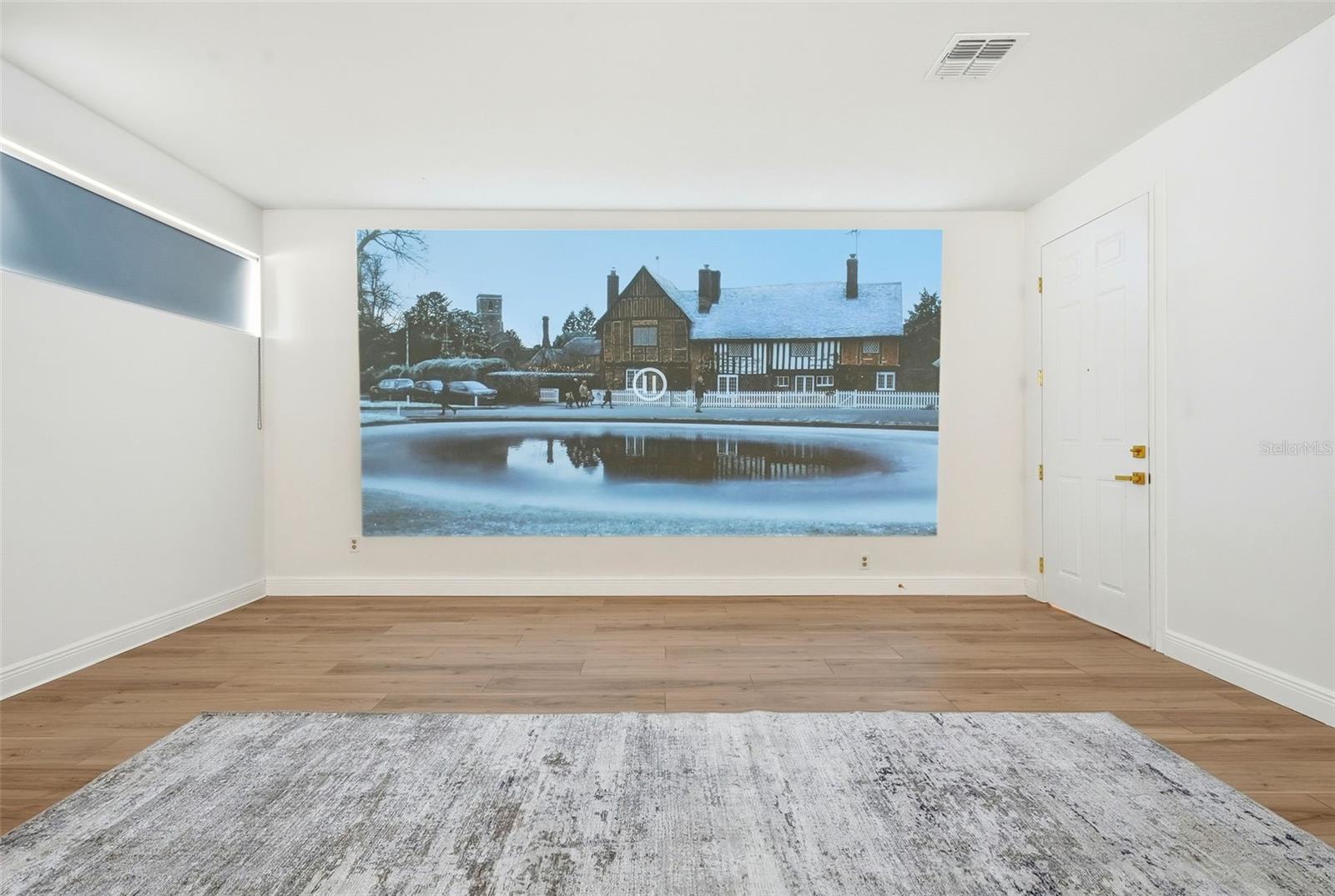 Image 40 of 72 For 19065 Planetree St