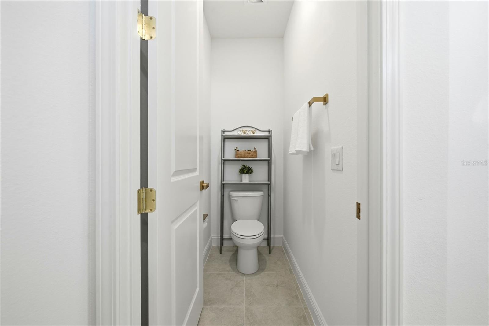 Image 49 of 72 For 19065 Planetree St