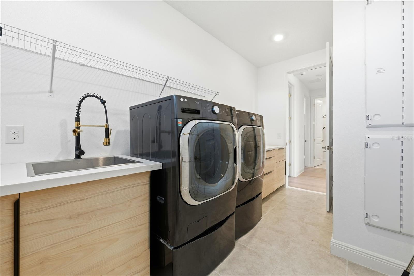 Image 53 of 72 For 19065 Planetree St