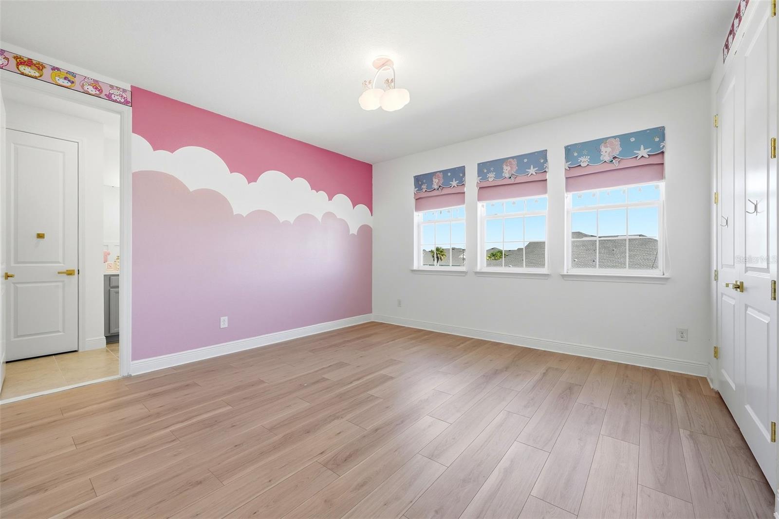 Image 54 of 72 For 19065 Planetree St