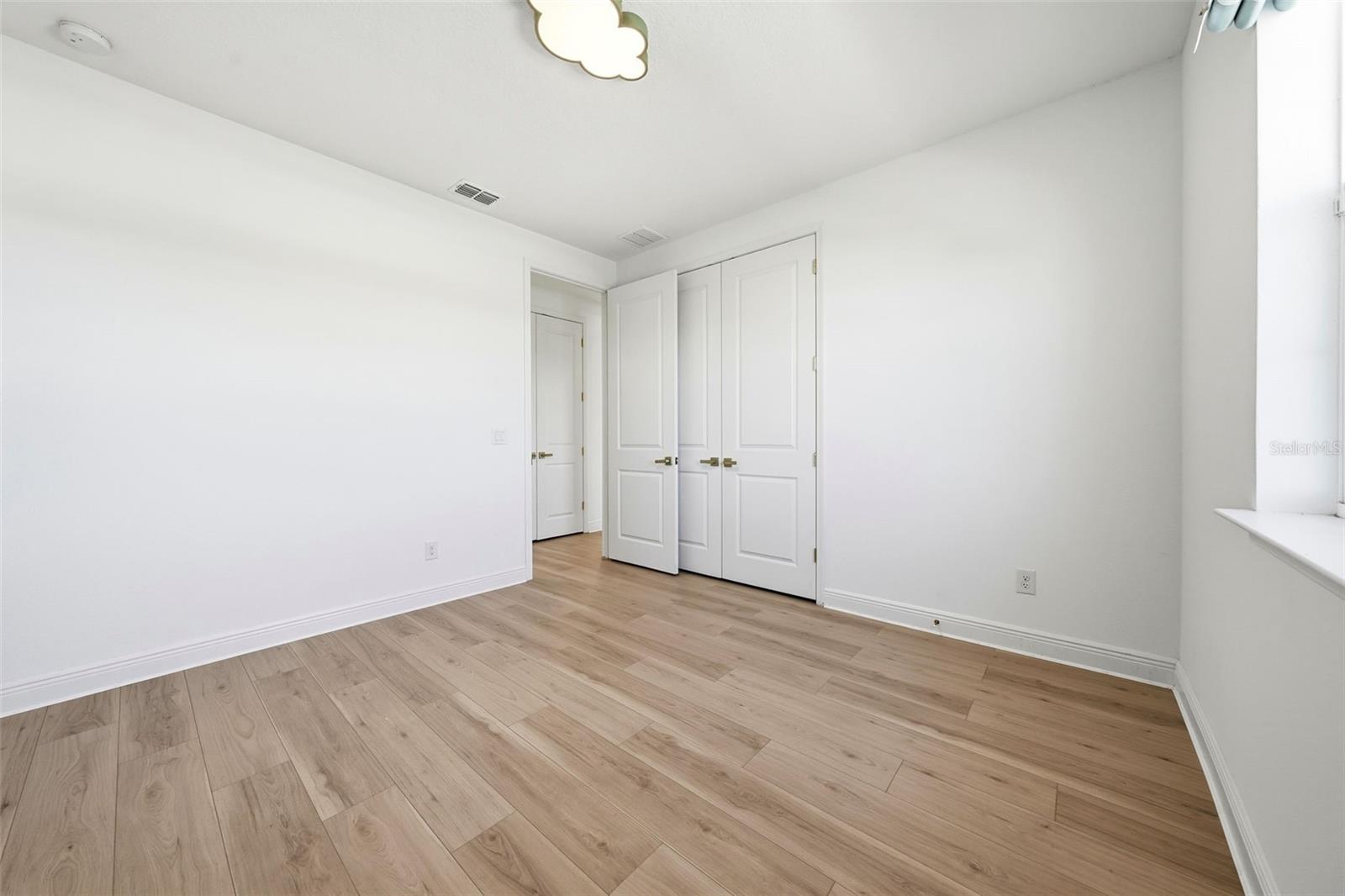 Image 58 of 72 For 19065 Planetree St