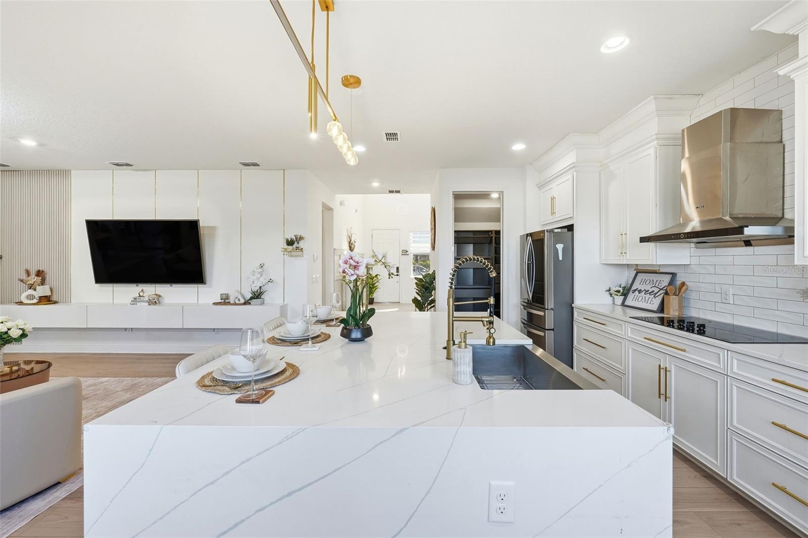 Image 6 of 72 For 19065 Planetree St