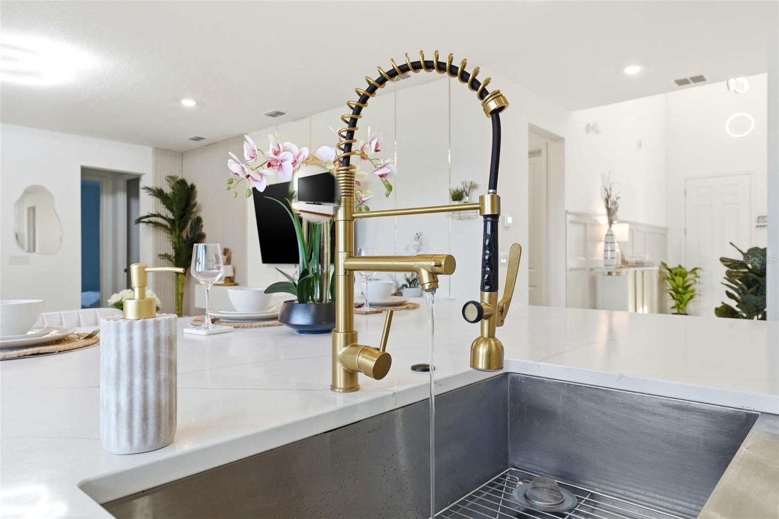 Image 9 of 72 For 19065 Planetree St