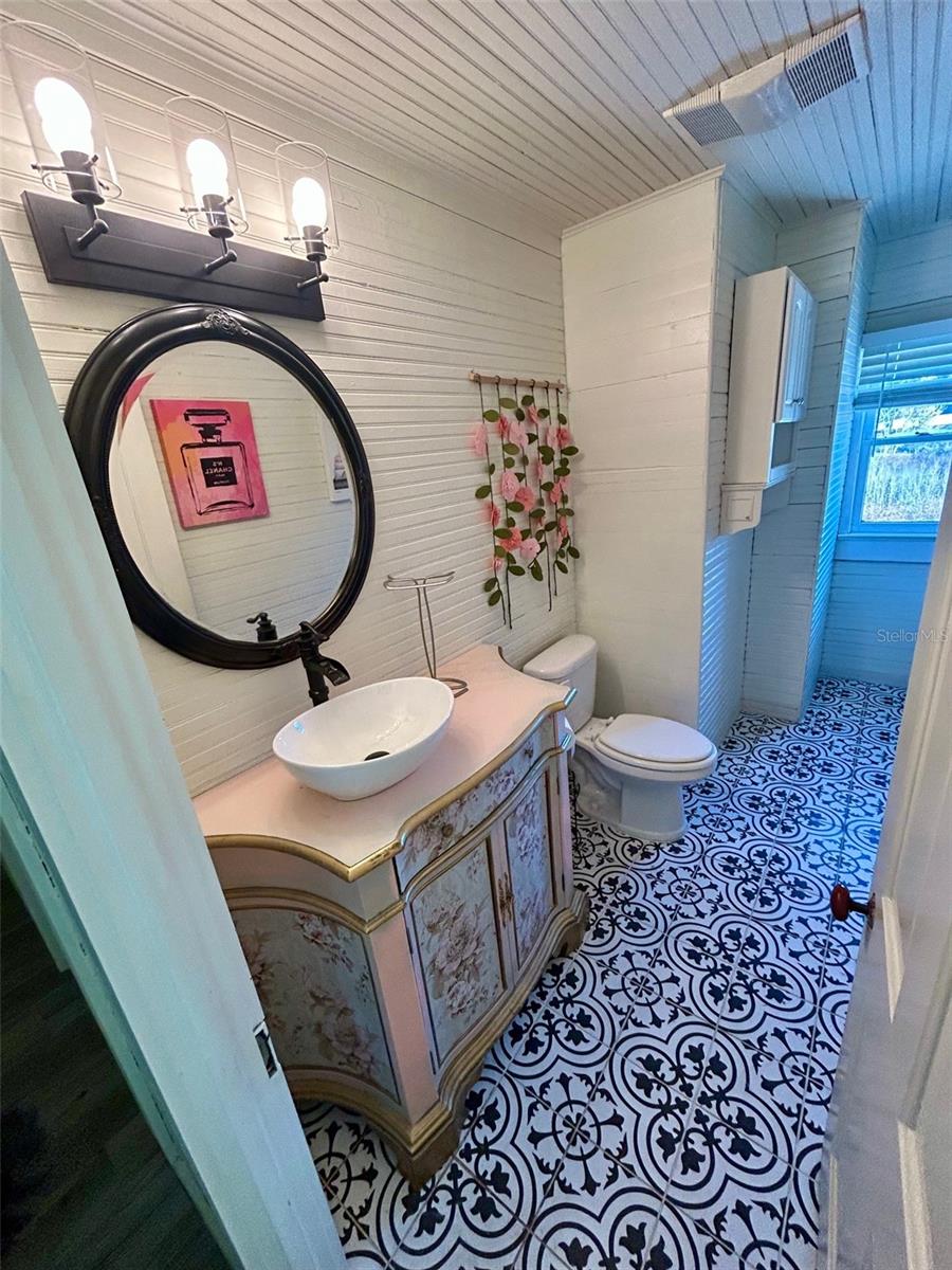 Image 10 of 11 For 483 Lakeview Drive