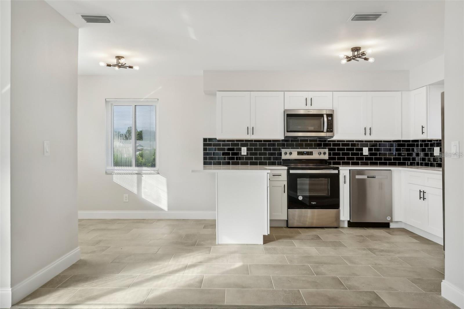 Image 14 of 41 For 1052 Manchester Circle