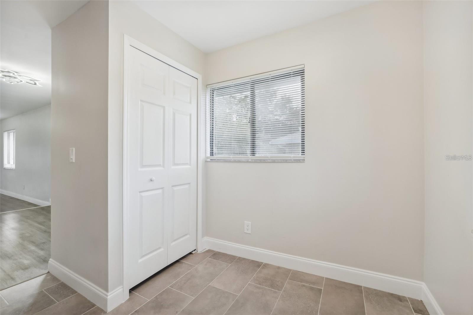 Image 17 of 41 For 1052 Manchester Circle