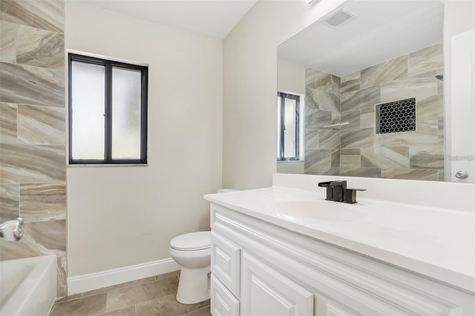 Image 21 of 41 For 1052 Manchester Circle