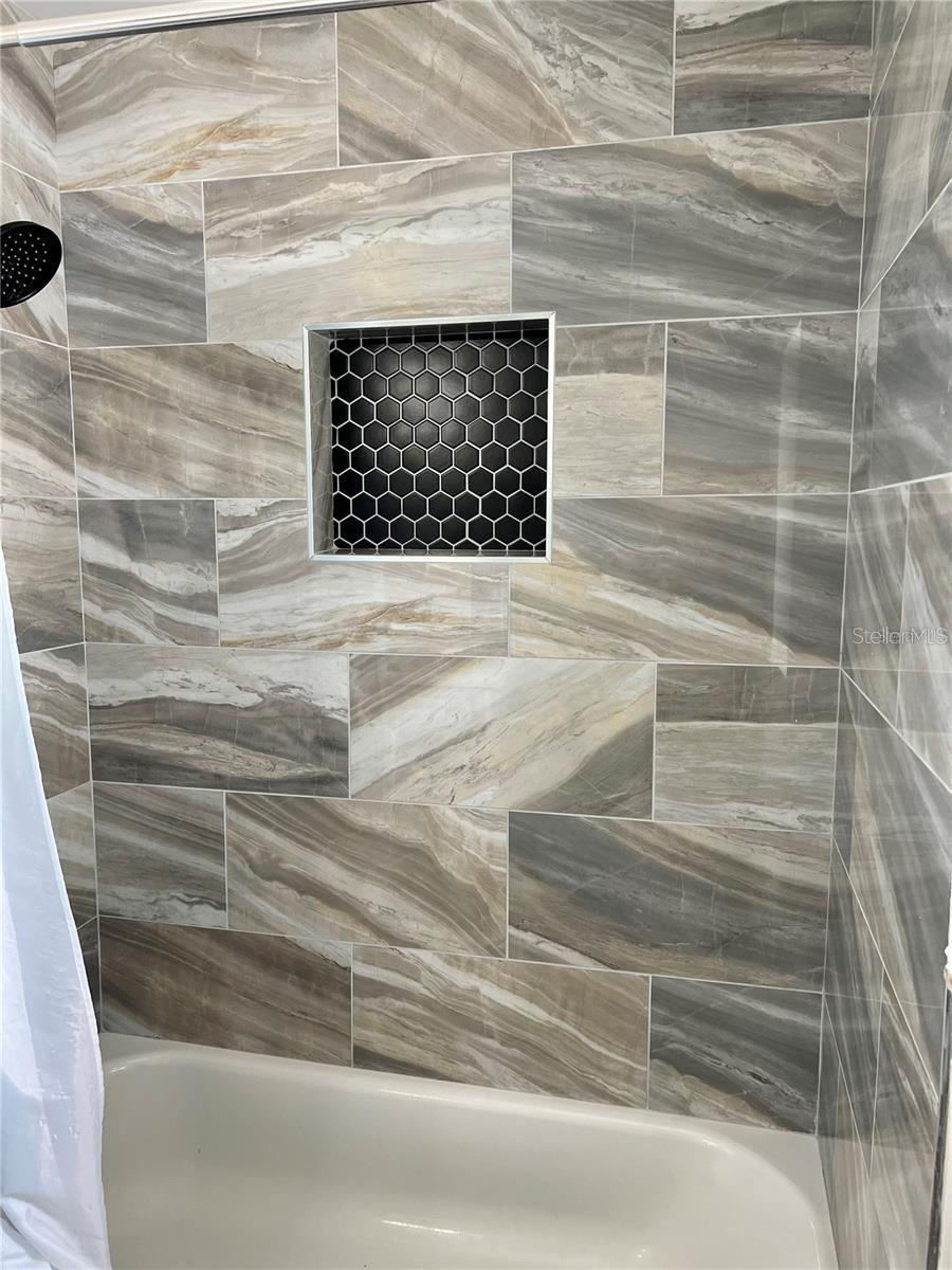 Image 22 of 41 For 1052 Manchester Circle