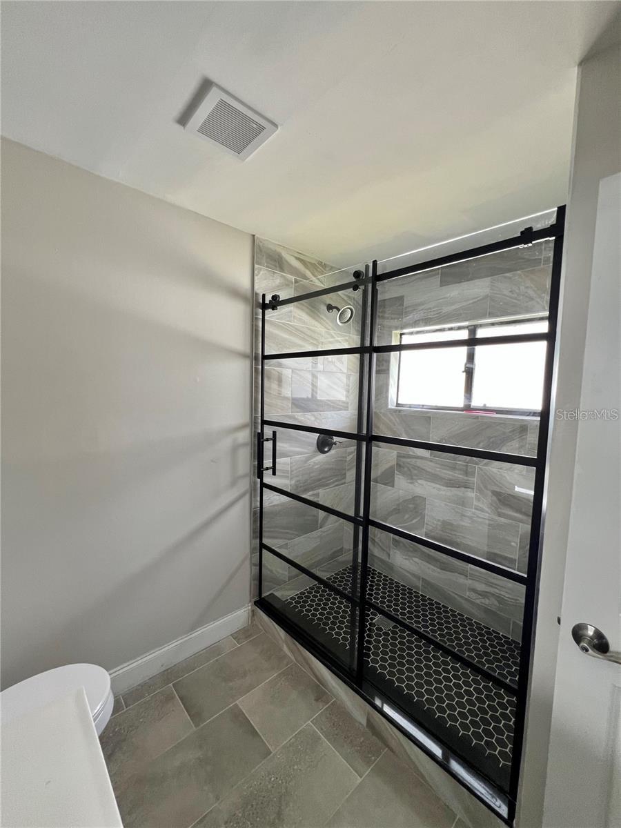 Image 29 of 41 For 1052 Manchester Circle